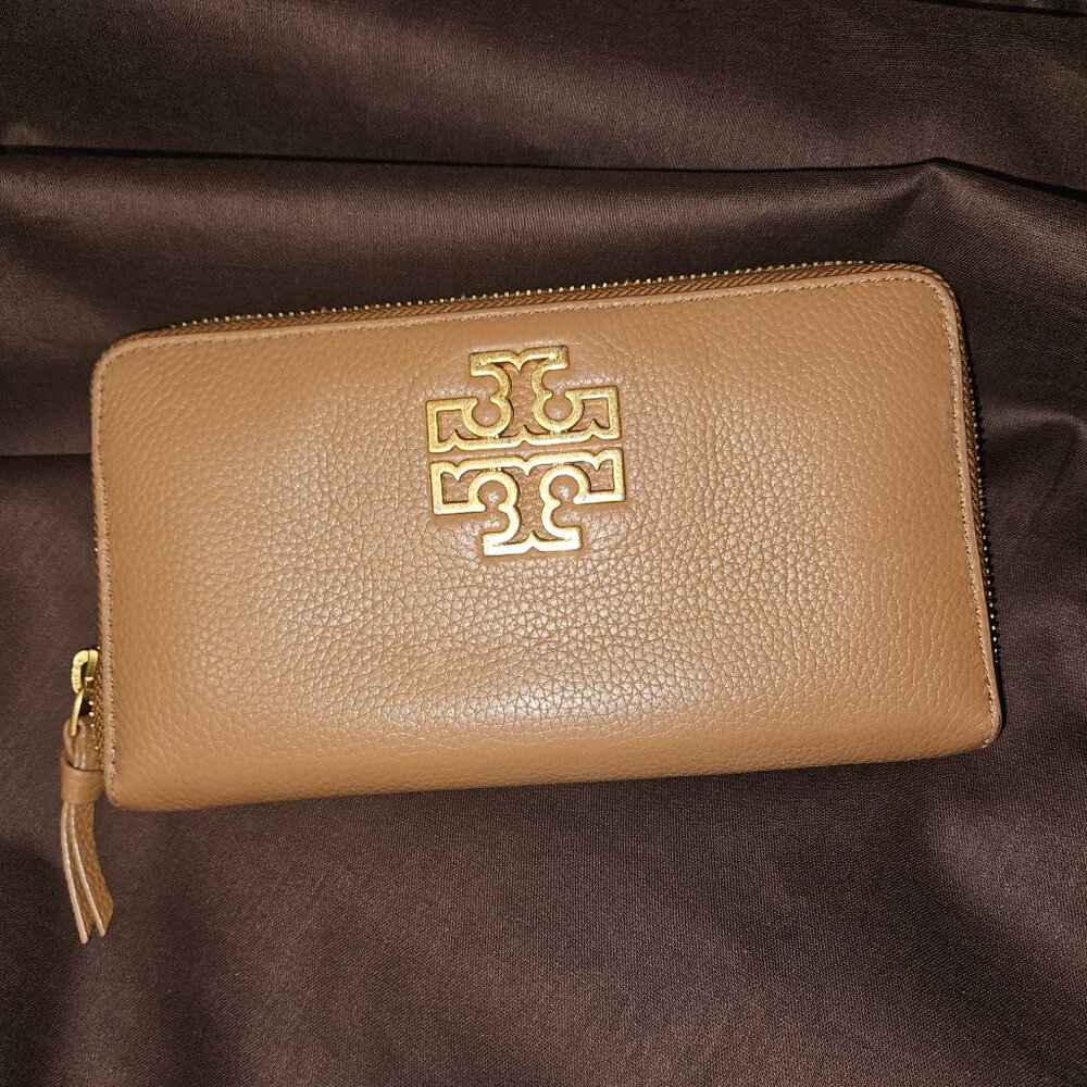 TORY BURCH Britten Zip Continental Leather Wallet with COA